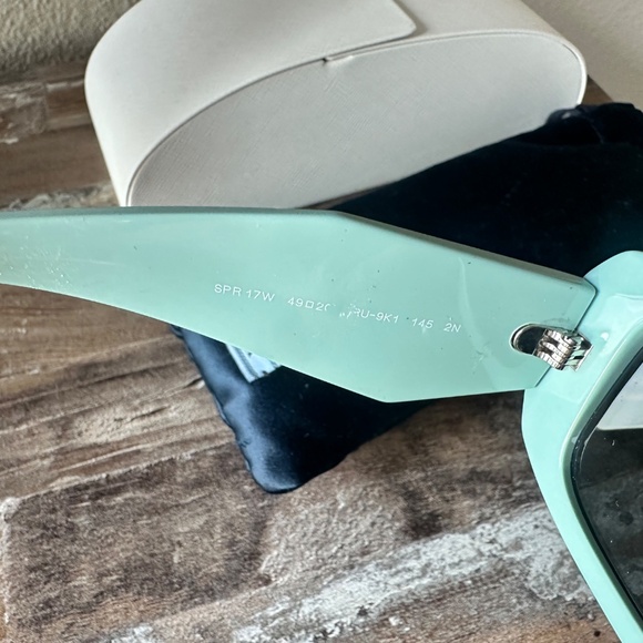 Prada sunglasses - Picture 3 of 5